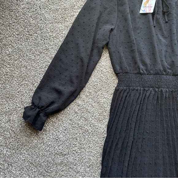 Long Sleeve V Neck Swiss Dot Pleated A Line Flowy Black Dress Wedding Formal - Picture 8 of 10